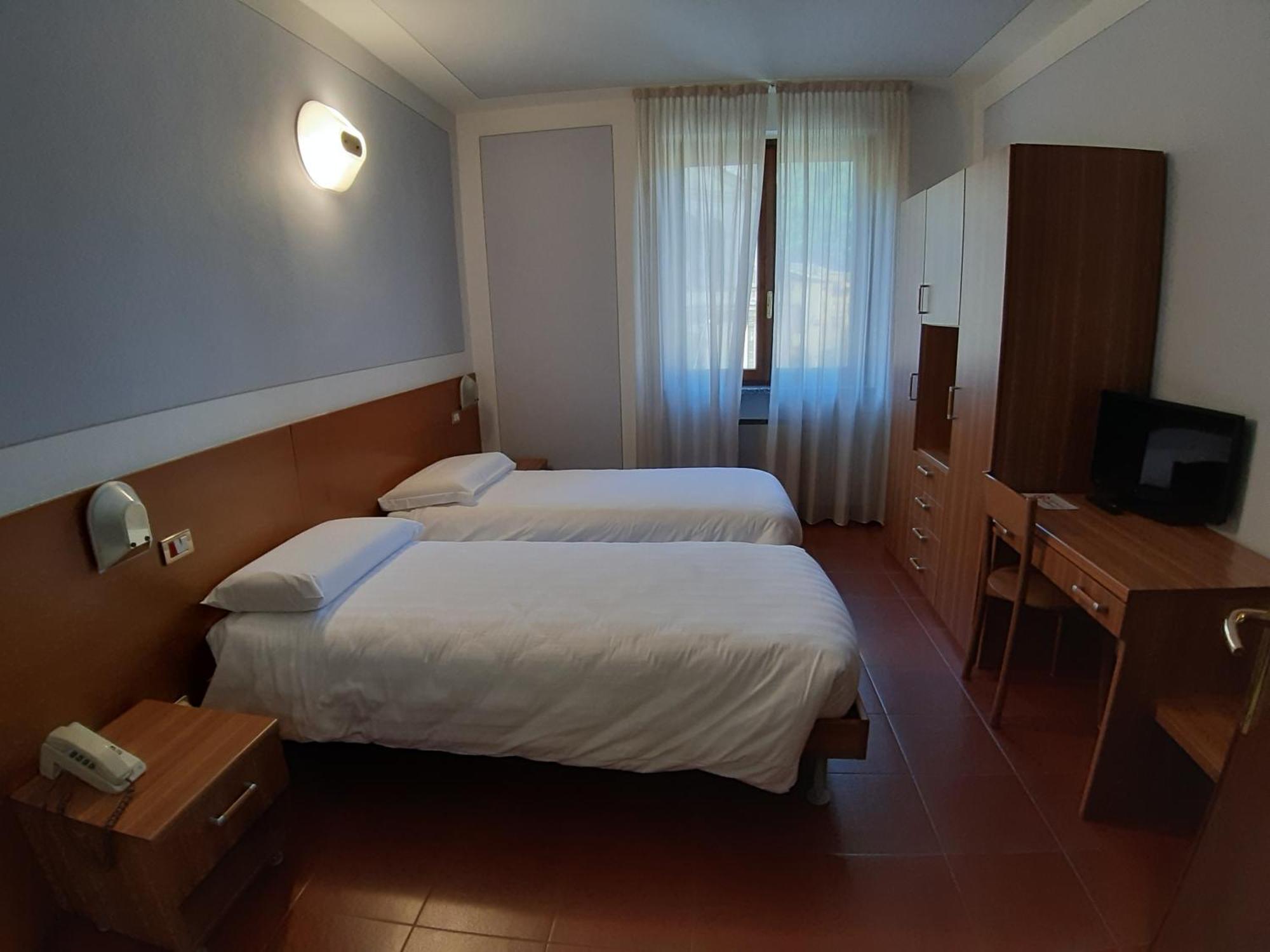 Hotel Ristorante Centrale 베스토네 객실 사진
