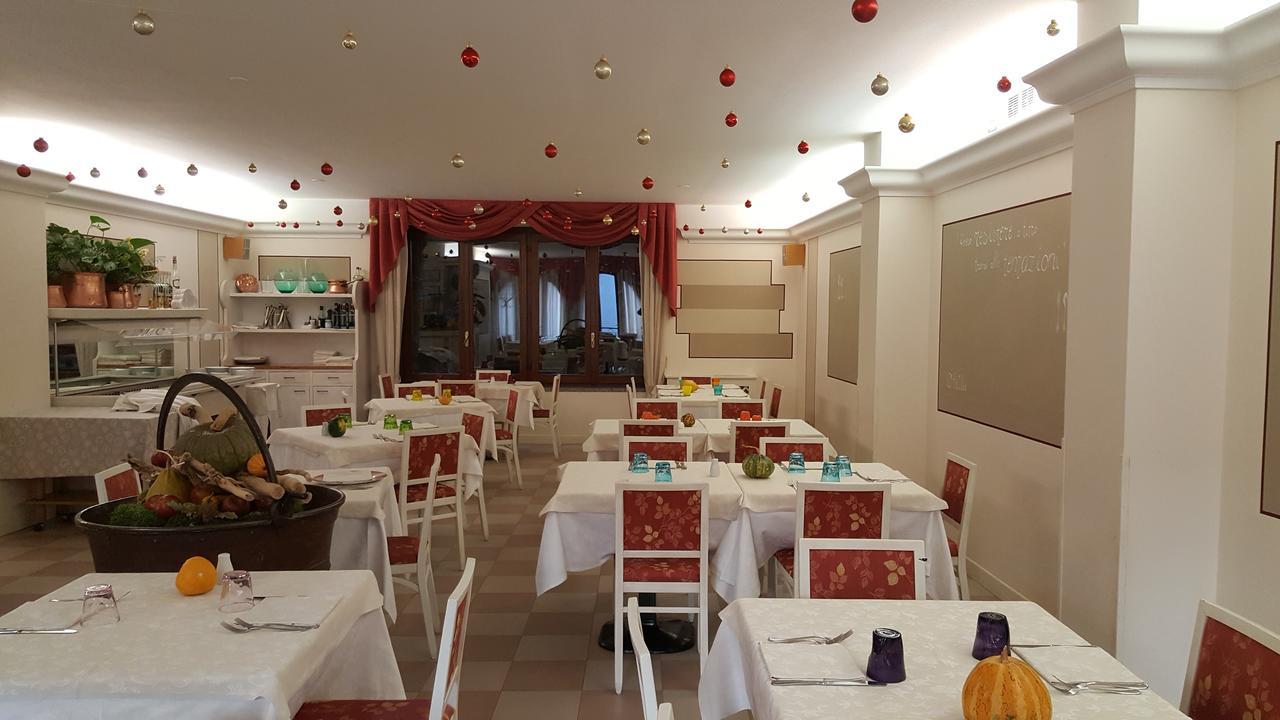 Hotel Ristorante Centrale 베스토네 외부 사진