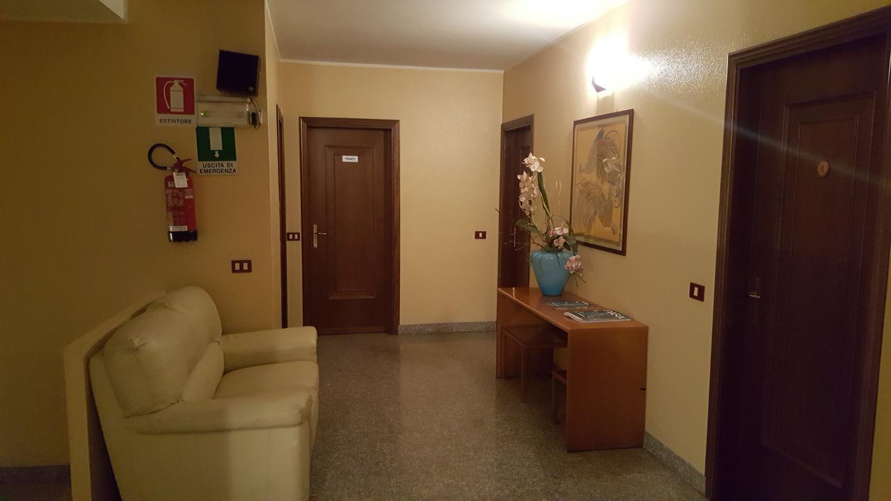 Hotel Ristorante Centrale 베스토네 외부 사진
