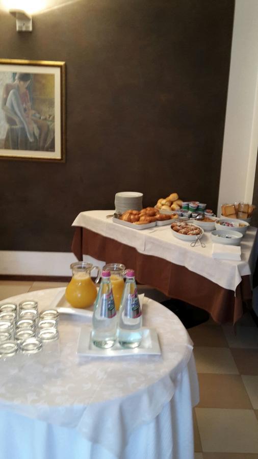 Hotel Ristorante Centrale 베스토네 외부 사진