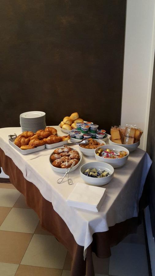 Hotel Ristorante Centrale 베스토네 외부 사진