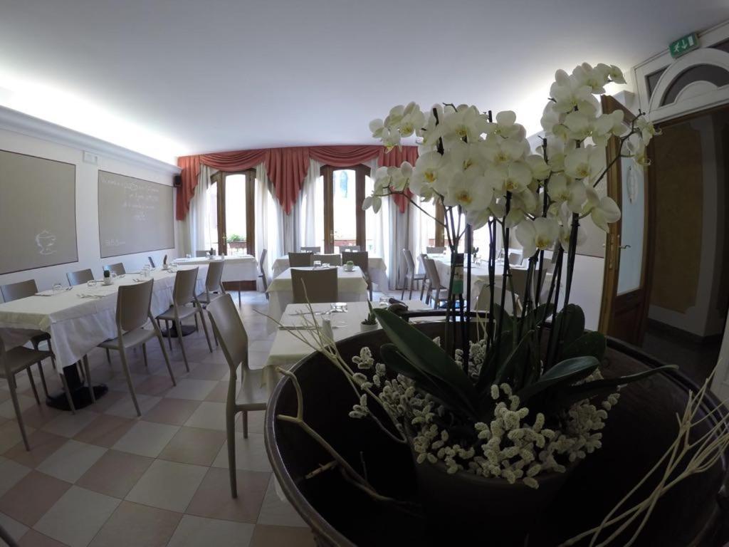 Hotel Ristorante Centrale 베스토네 외부 사진
