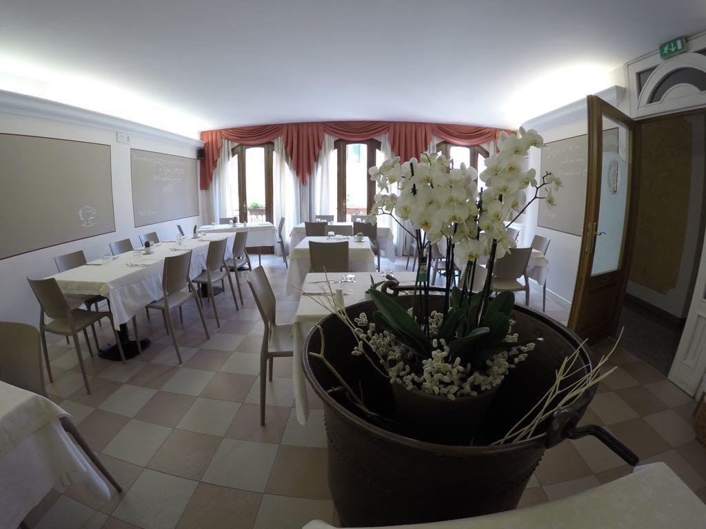 Hotel Ristorante Centrale 베스토네 외부 사진