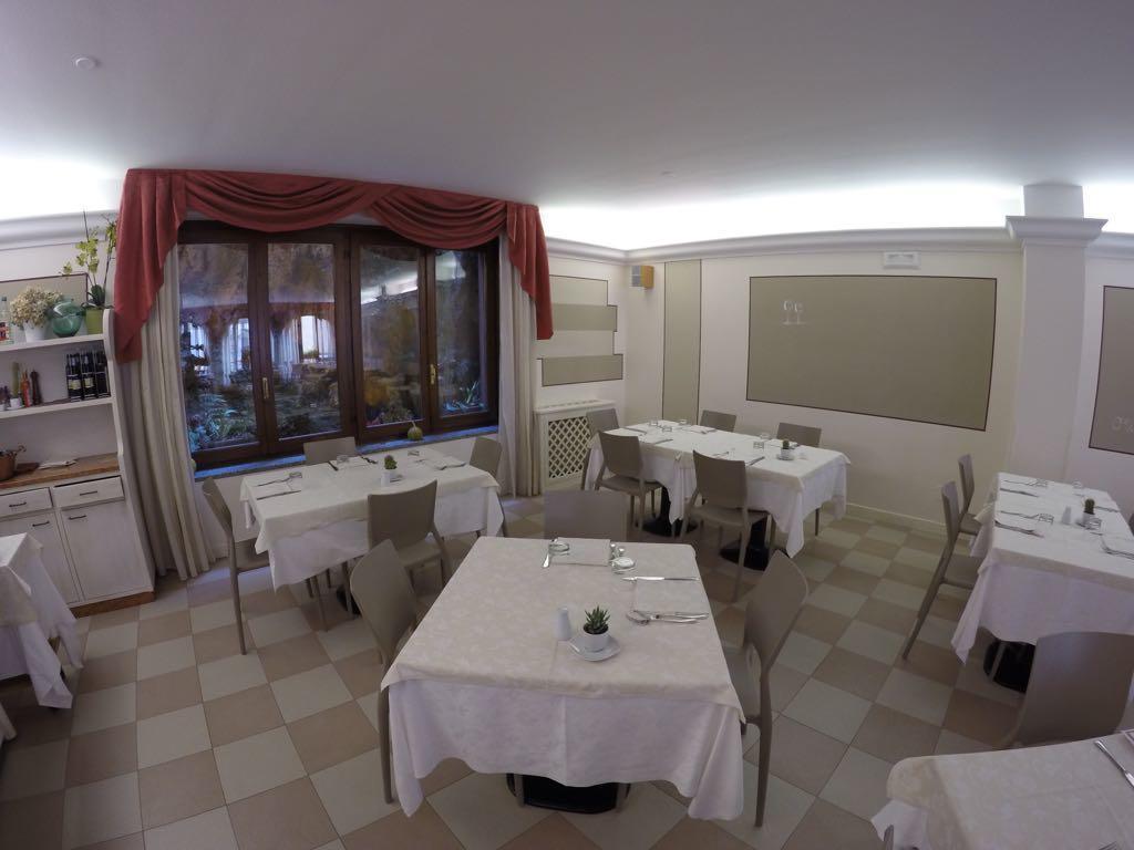 Hotel Ristorante Centrale 베스토네 외부 사진